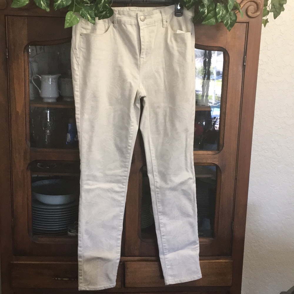NWOT Chico’s platinum jeans